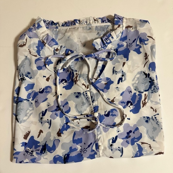 Bohemian Blue And White Women’s Blouse With Bell Sleeves Size Medium Buttons Tie - Picture 12 of 13